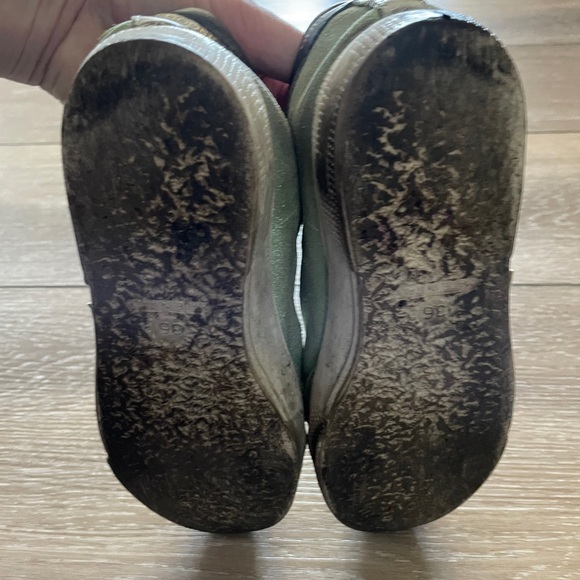 GoldenGoose Deluxe Brand Sneakers - Picture 6 of 6